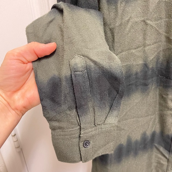 Rails Hunter Button Down in Olive Black Waves - Picture 6 of 10